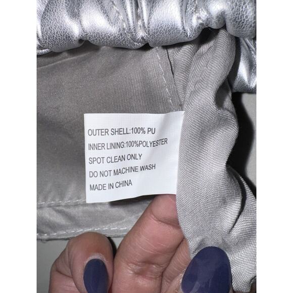 Shiraleah Jody Zip Pouch Silver Clutch Purse Bag Strapless Inner Pockets NWT - Picture 3 of 11